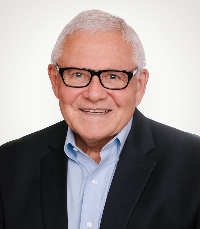 tom expanded-with background-smaller